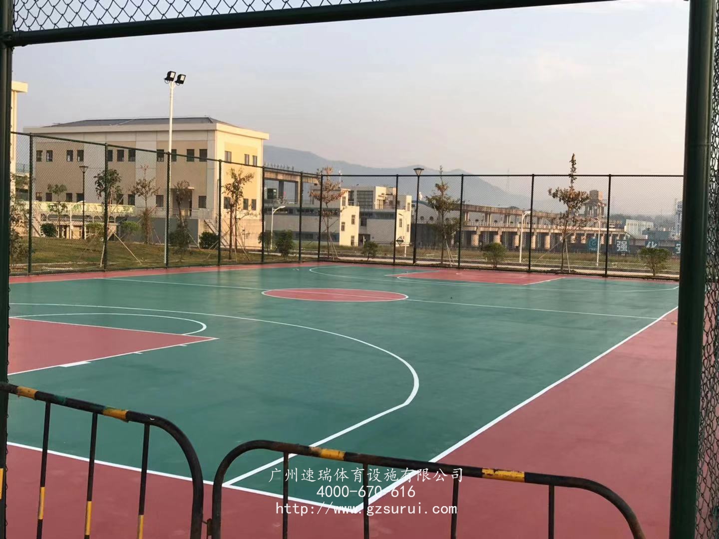 廣東韶關(guān)發(fā)電站硅PU籃球場(chǎng)材料工程竣工“速瑞體育”