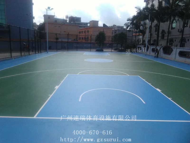 怎樣才能鋪設一個專業(yè)標準的硅PU球場“速瑞體育”