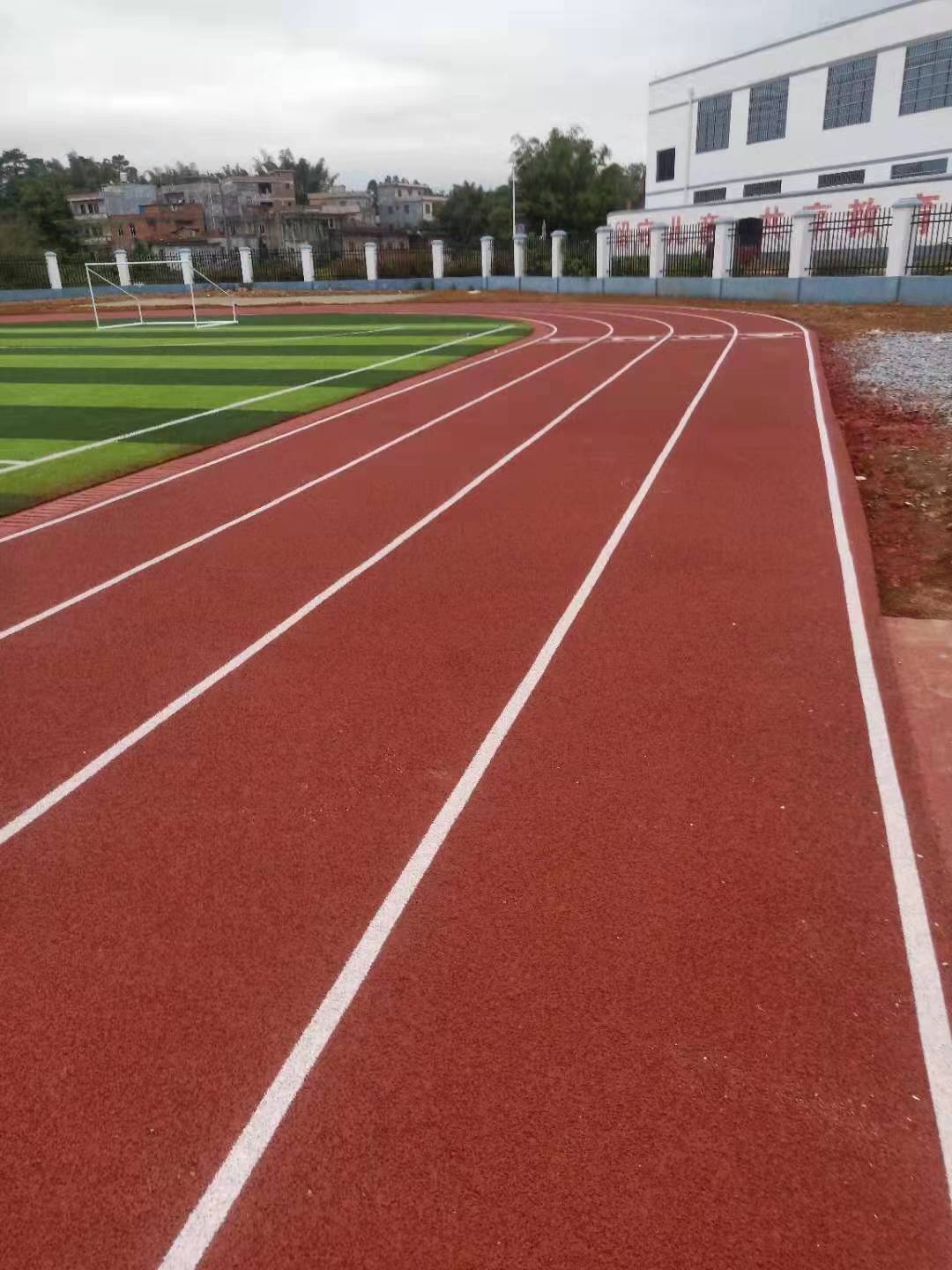 廣西欽州古秀小學透氣型塑膠跑道(圖1) 廣西欽州古秀小學透氣型塑膠跑道(圖1)