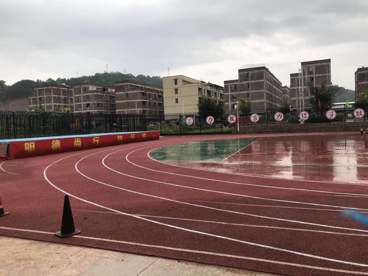 廣西梧州透氣型跑道丙烯酸籃球場(chǎng)